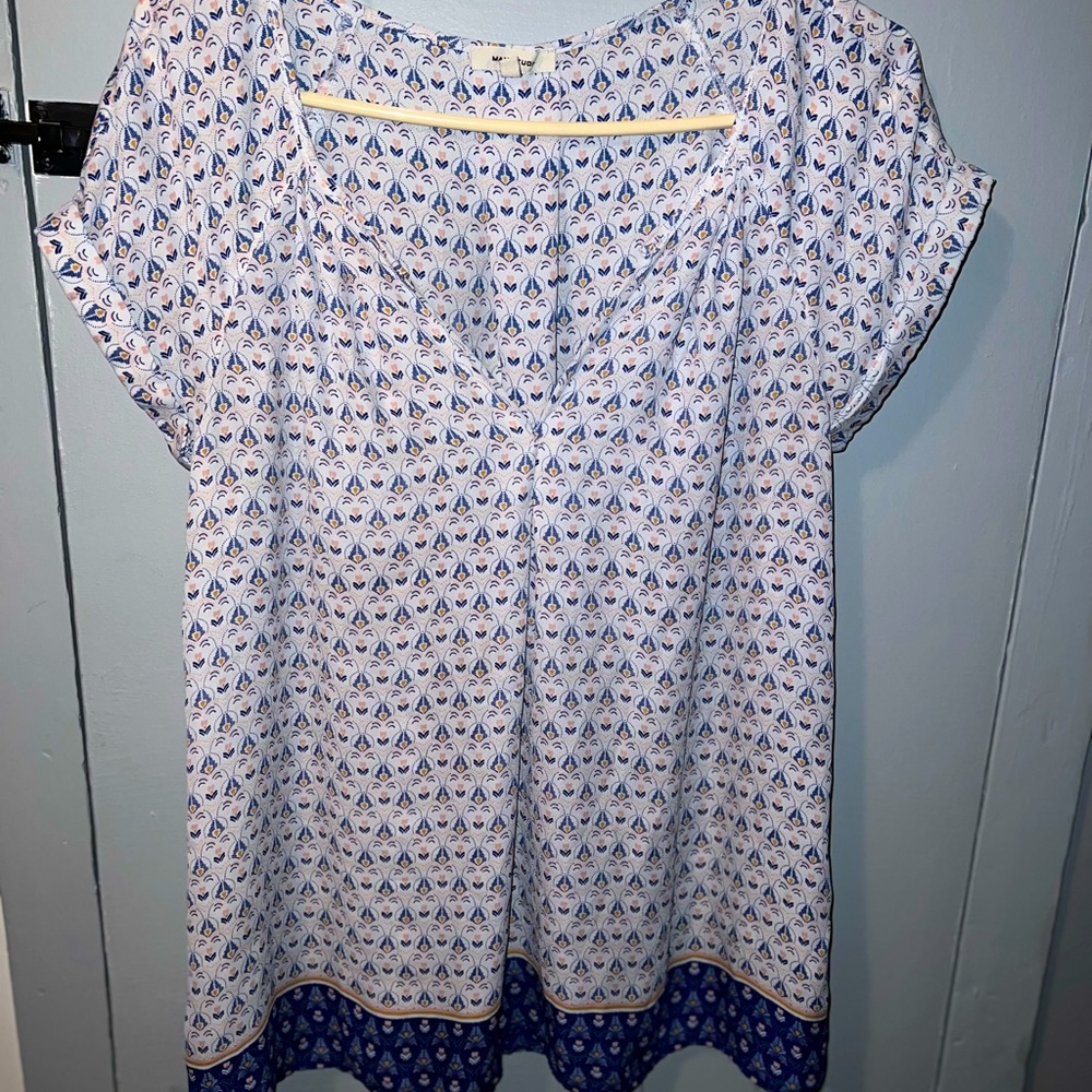 Print Max Studio Blouse V-neck, perfect for summer! Worn only a few times.